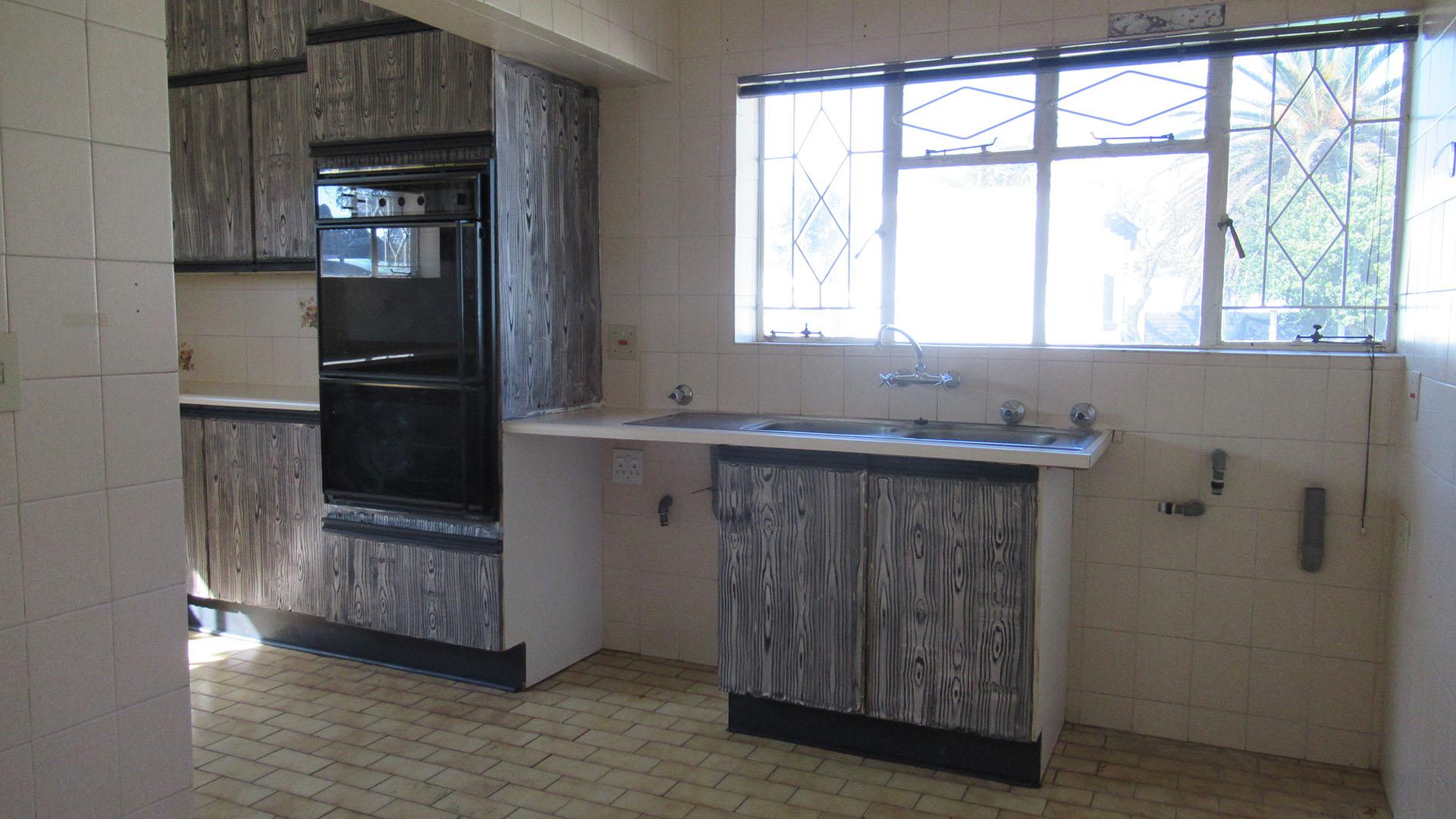 Kitchen - 28 square meters of property in Vanderbijlpark