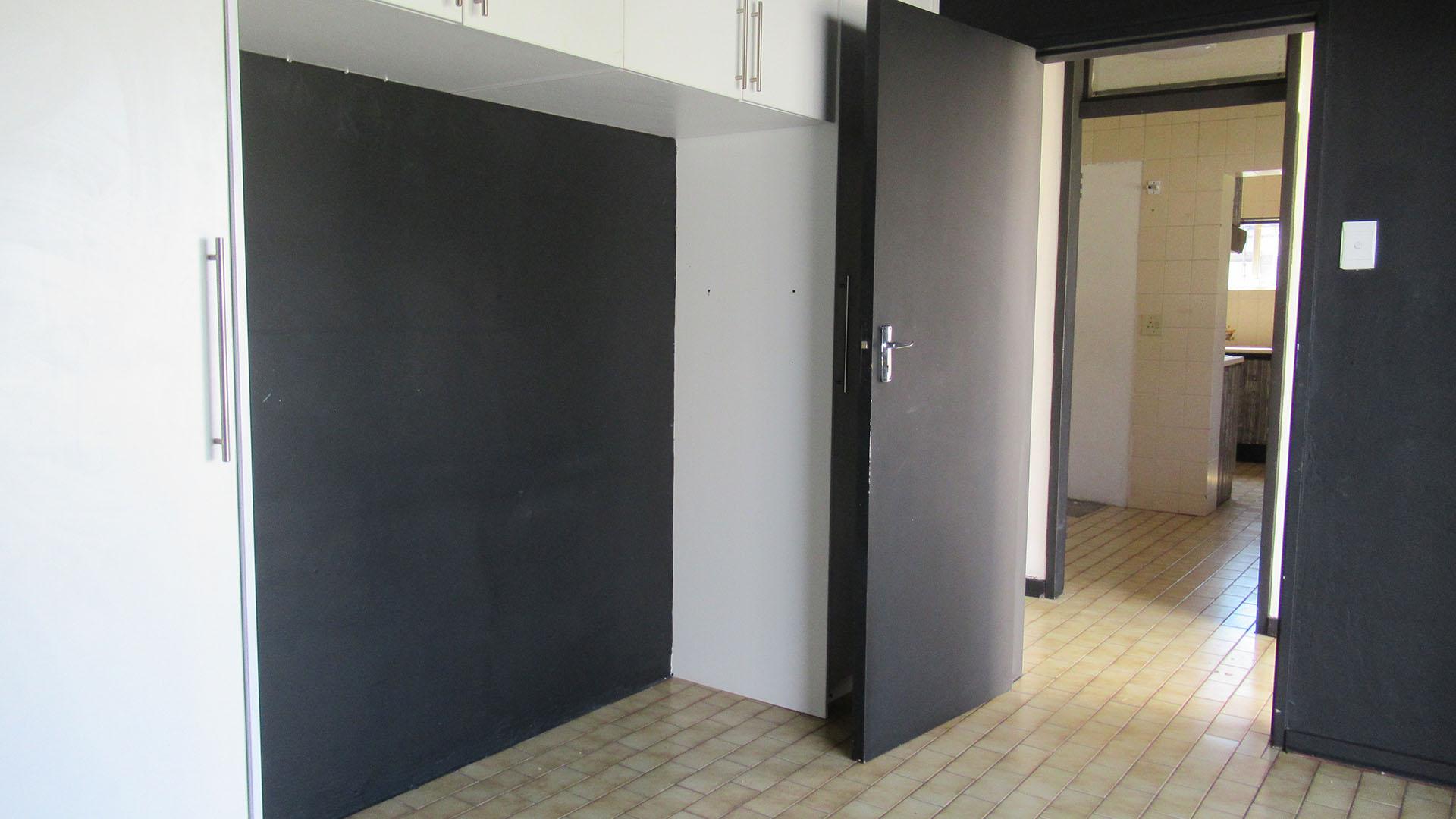 Bed Room 1 - 13 square meters of property in Vanderbijlpark