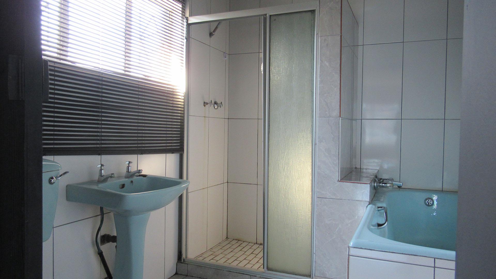 Main Bathroom - 6 square meters of property in Vanderbijlpark