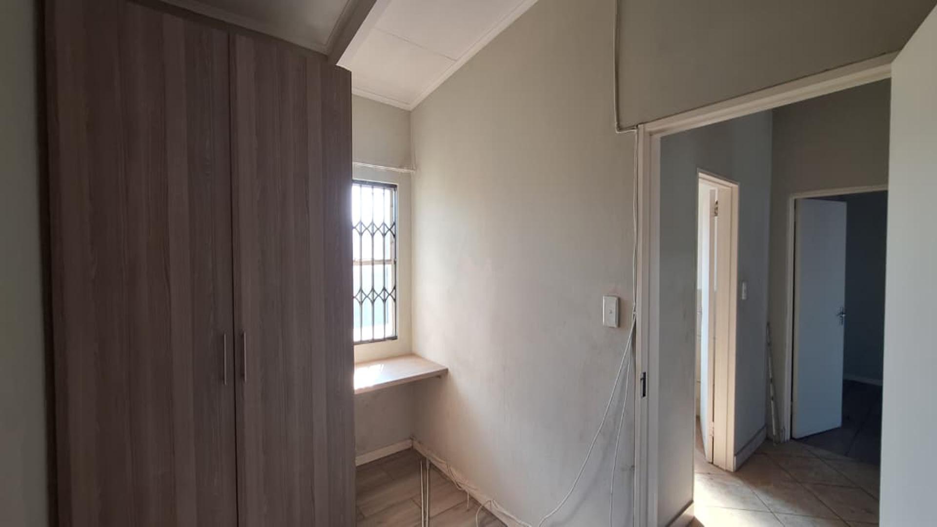 Bed Room 2 - 10 square meters of property in Albertsdal
