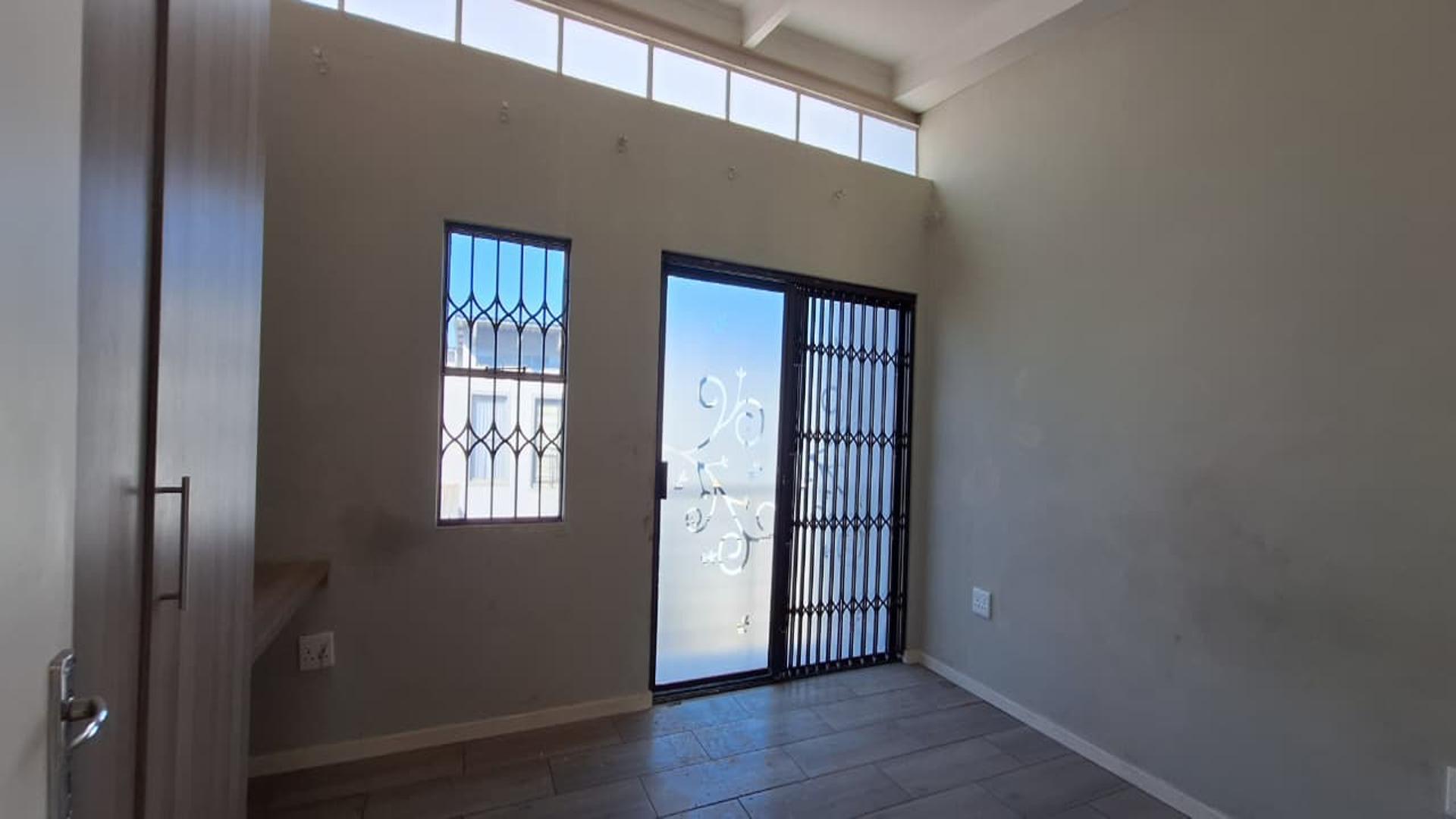 Bed Room 1 - 14 square meters of property in Albertsdal