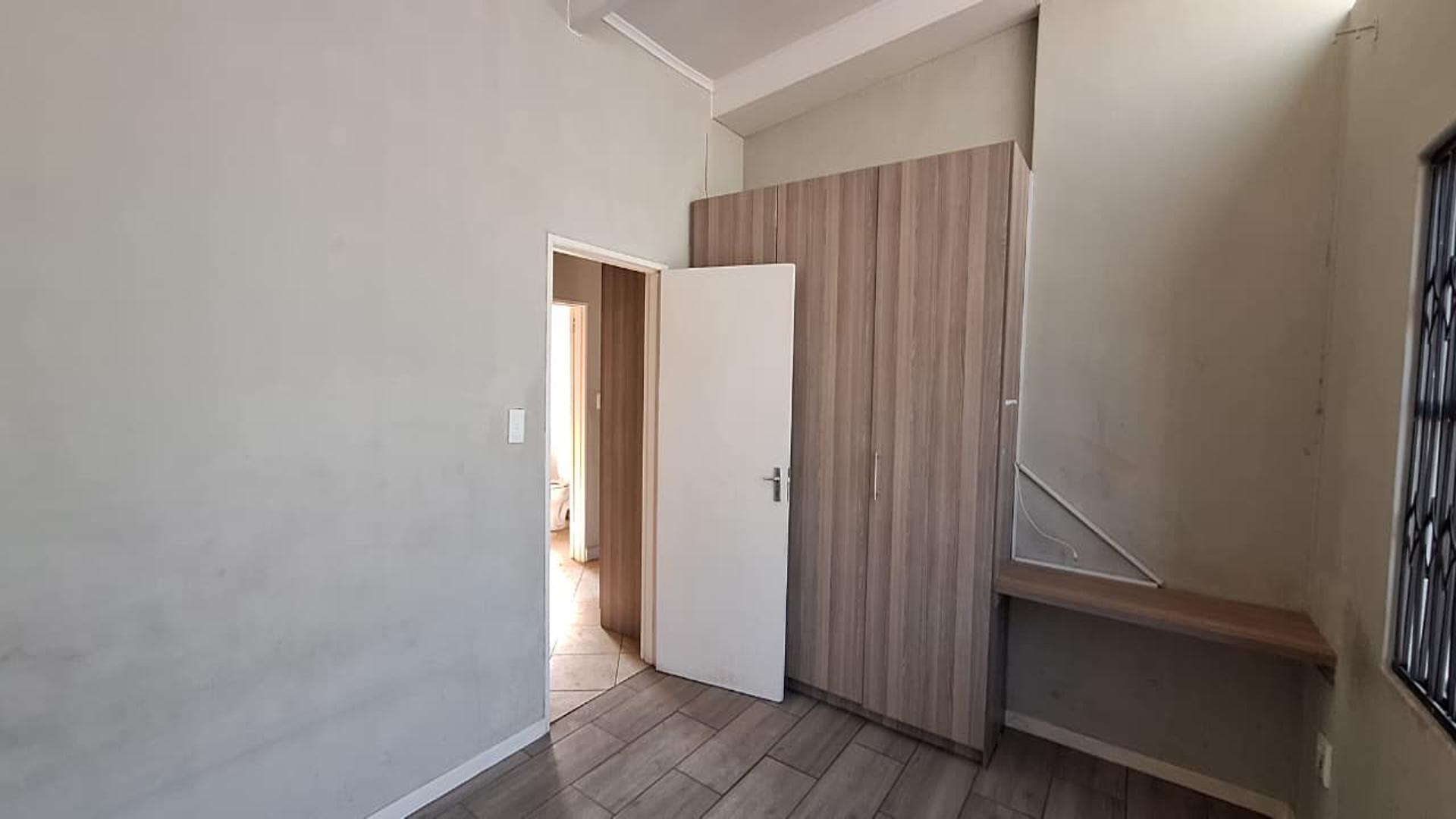 Bed Room 1 - 14 square meters of property in Albertsdal