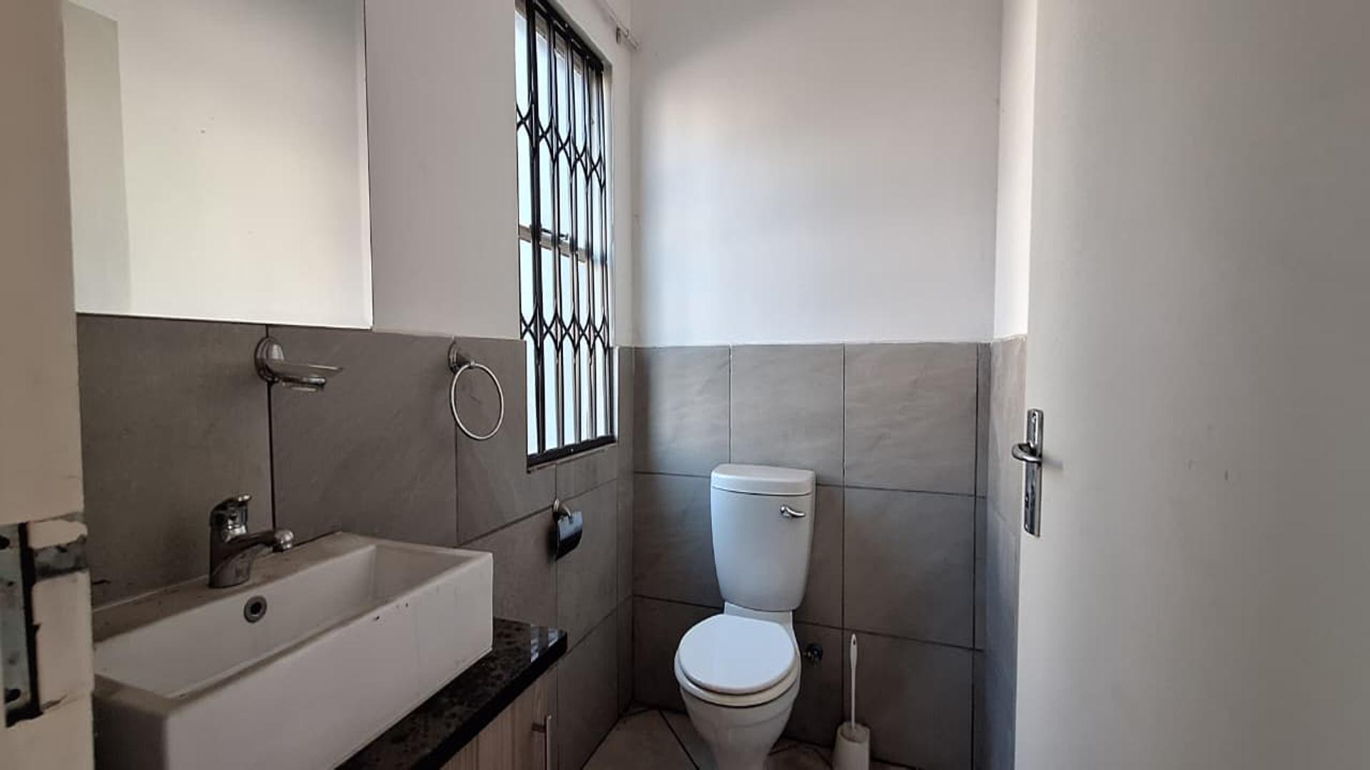 Guest Toilet - 3 square meters of property in Albertsdal