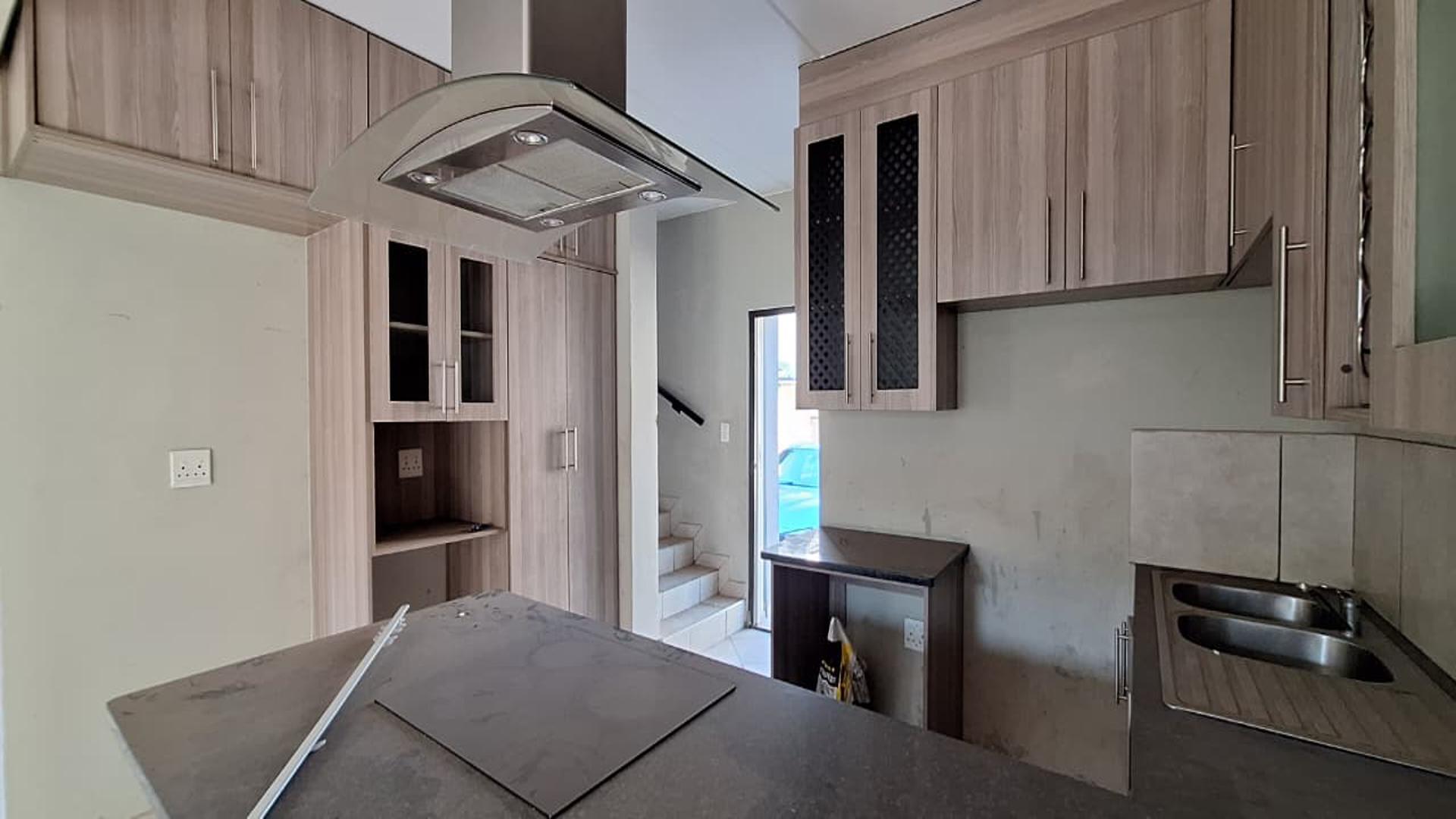 Kitchen - 12 square meters of property in Albertsdal