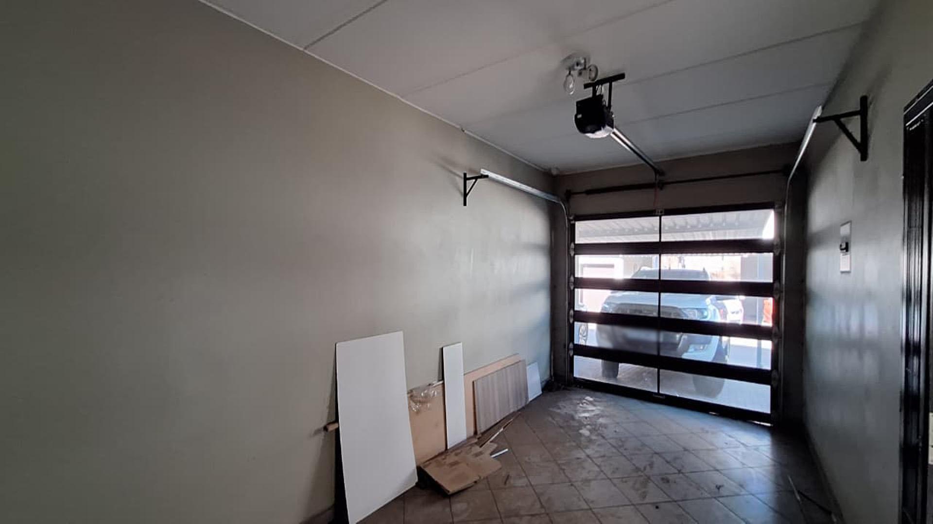 Garage - 26 square meters of property in Albertsdal