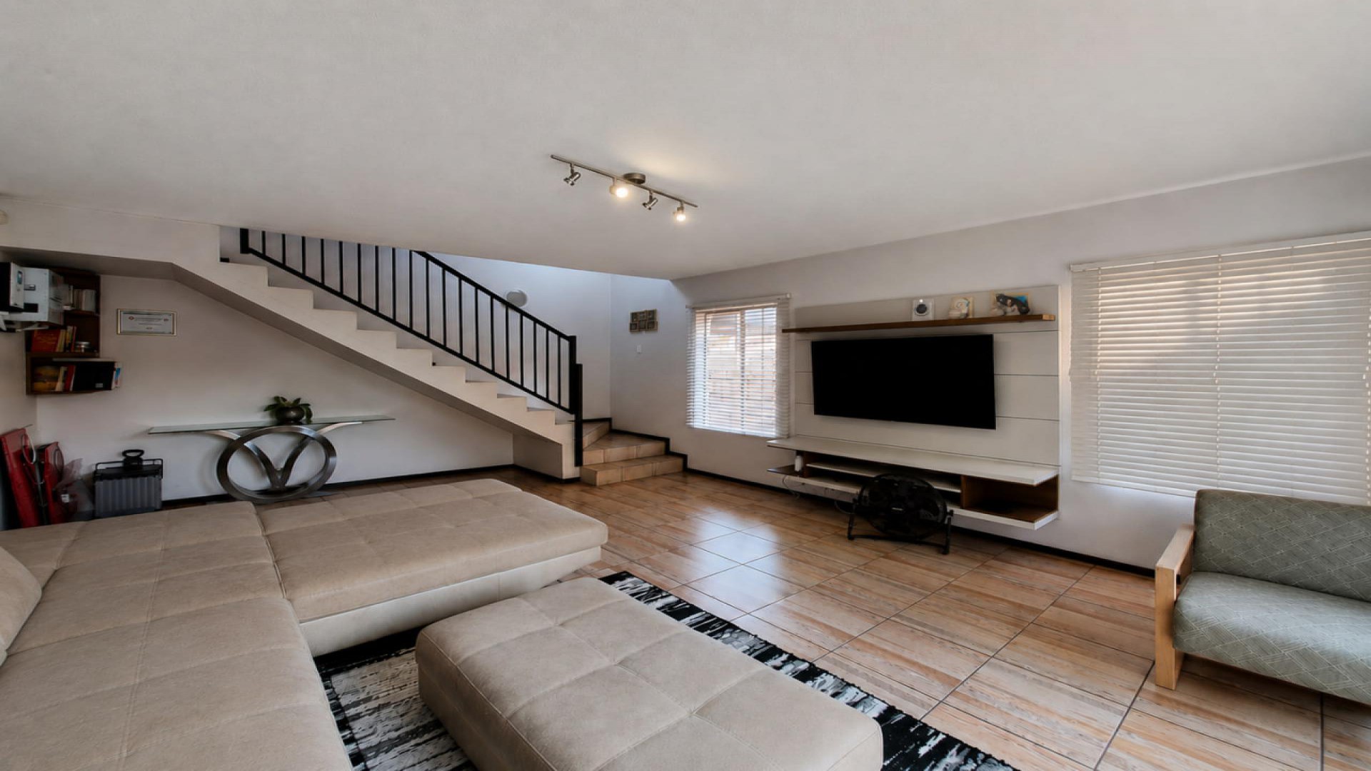 Lounges of property in Heuwelsig Estate
