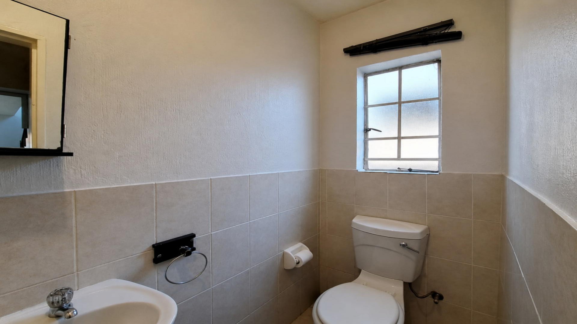 Bathroom 2 of property in Heuwelsig Estate