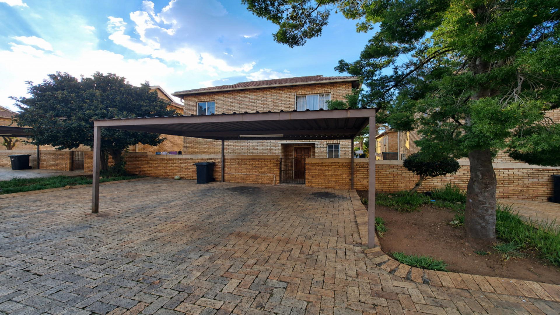 Carport  of property in Heuwelsig Estate