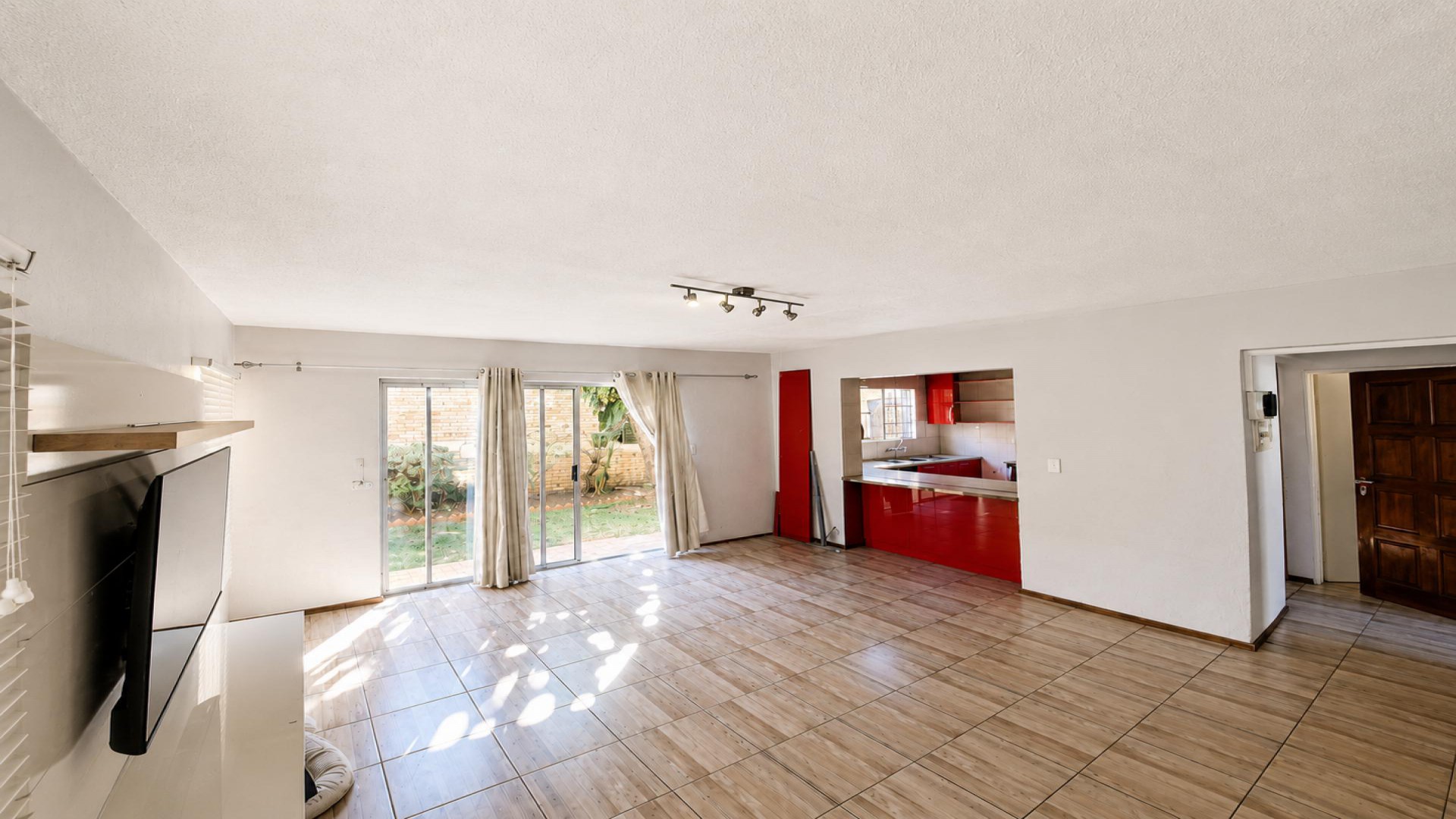 Lounges of property in Heuwelsig Estate