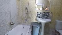 Bathroom 1 - 5 square meters of property in Bulwer (Dbn)