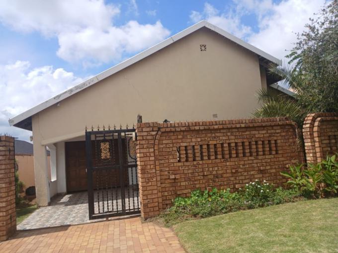 4 Bedroom House for Sale For Sale in Diepkloof - MR710044