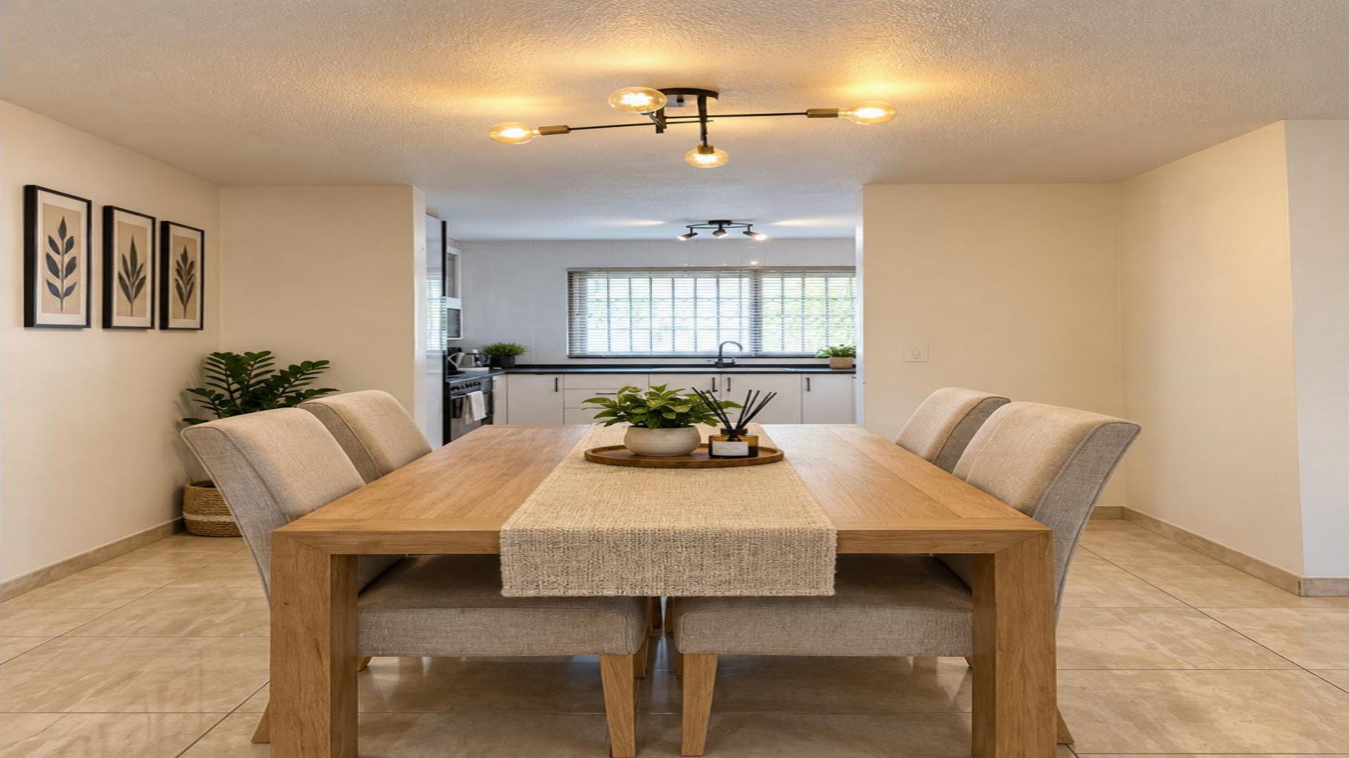 Dining Room of property in Weltevreden Park
