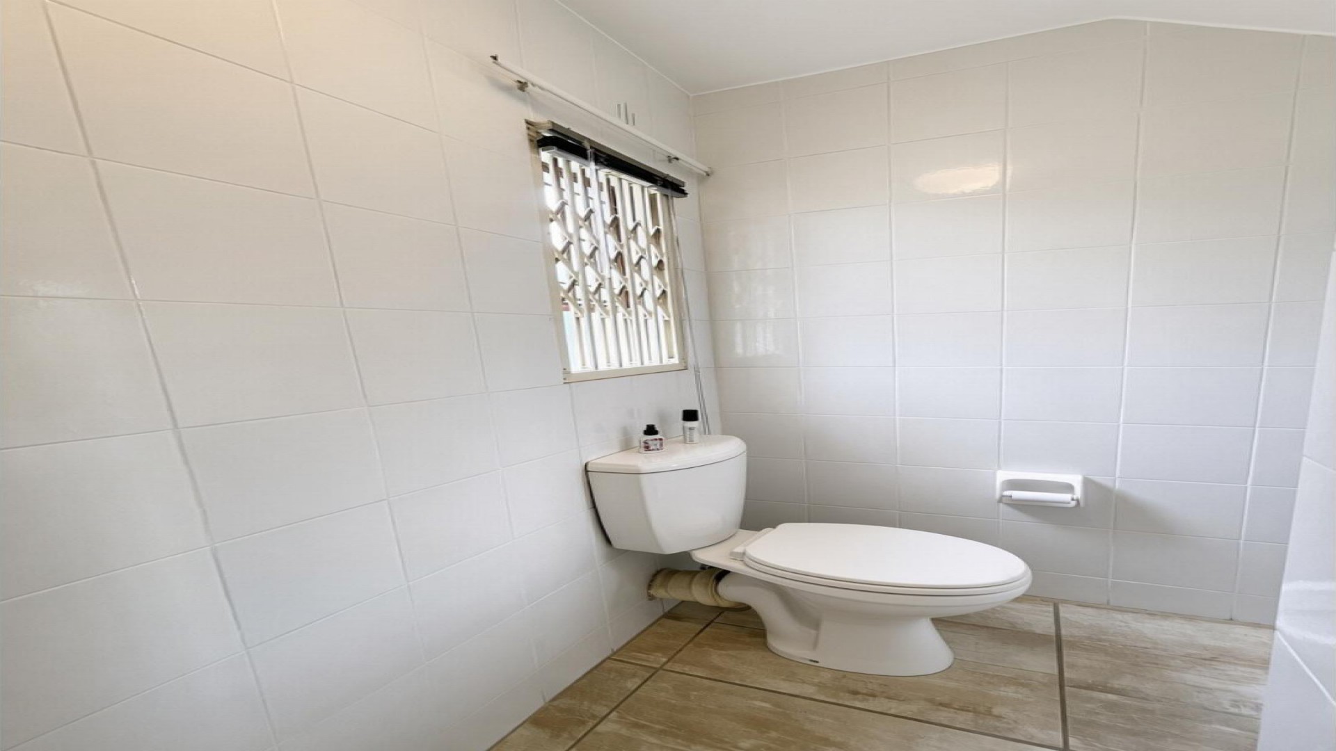 Bathroom 1 of property in Weltevreden Park