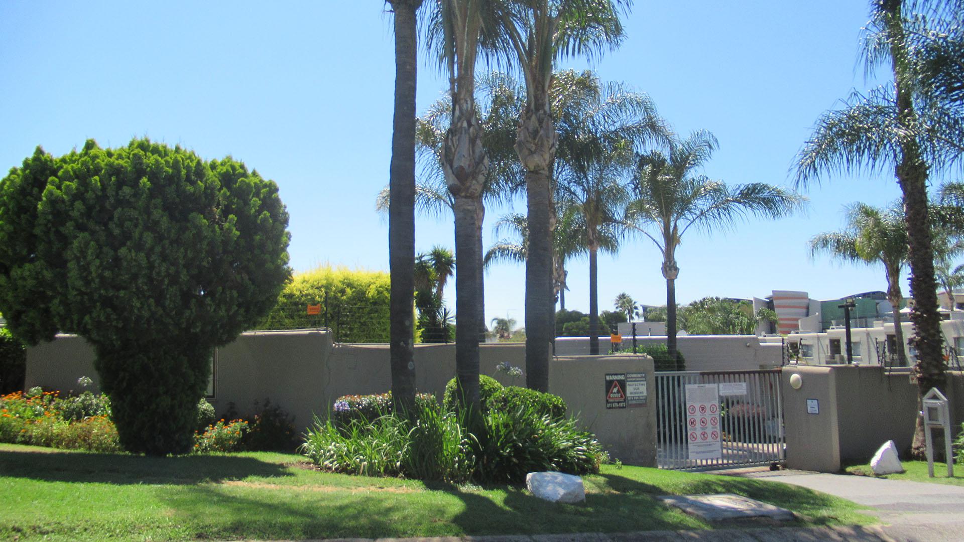 Front View of property in Weltevreden Park
