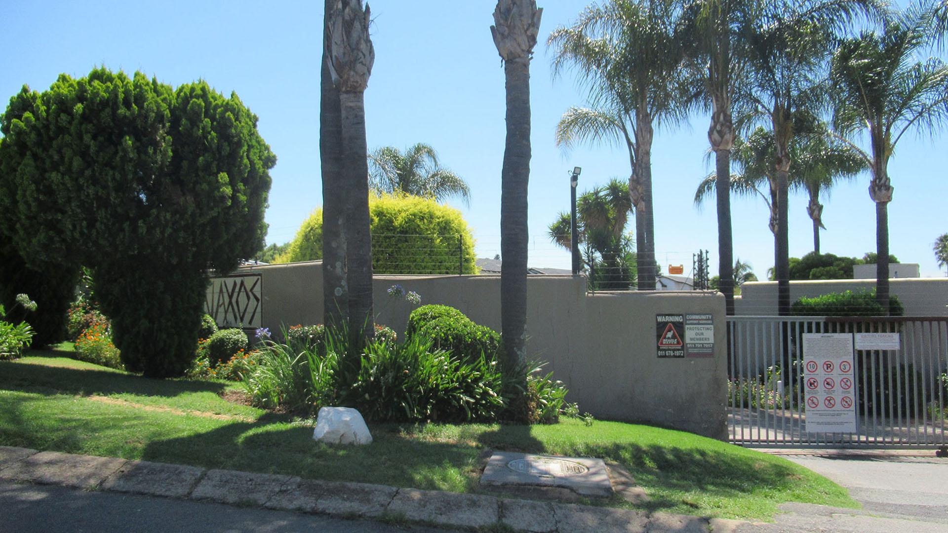 Front View of property in Weltevreden Park