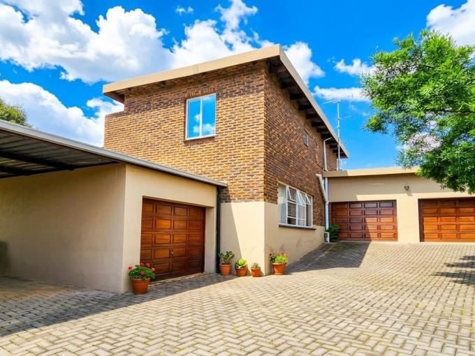 4 Bedroom House for Sale For Sale in Waterkloof Ridge - MR710080