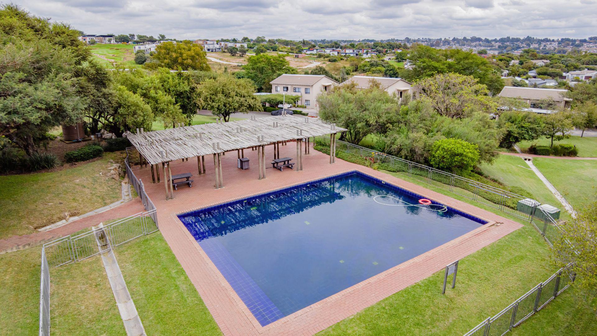 Swimming Pool of property in Jackal Creek Golf Estate