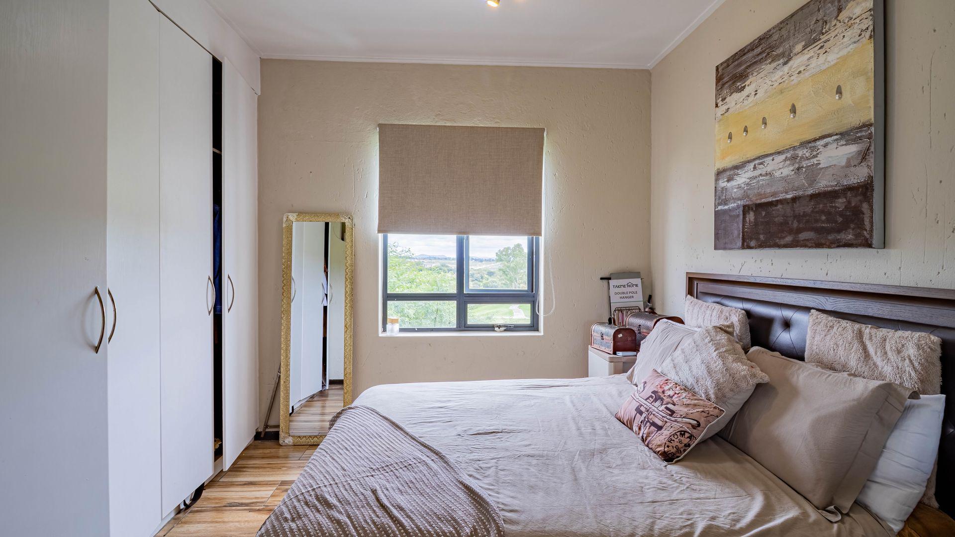 Main Bedroom of property in Jackal Creek Golf Estate
