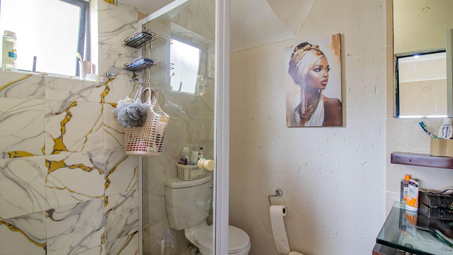 Main Bathroom of property in Jackal Creek Golf Estate