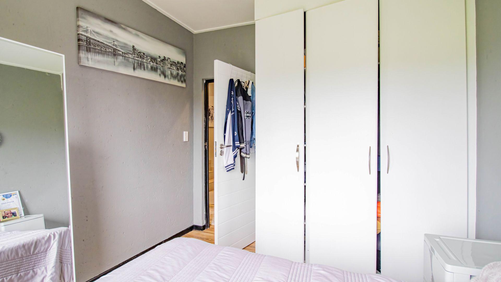 Bed Room 1 of property in Jackal Creek Golf Estate