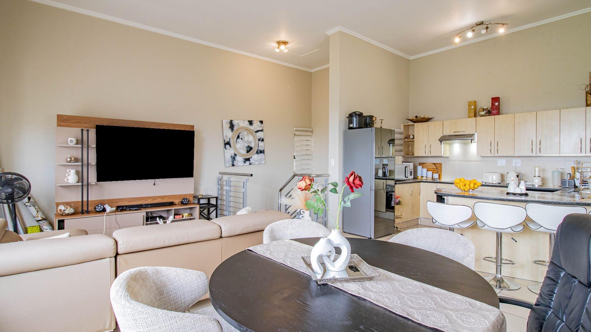 Dining Room of property in Jackal Creek Golf Estate