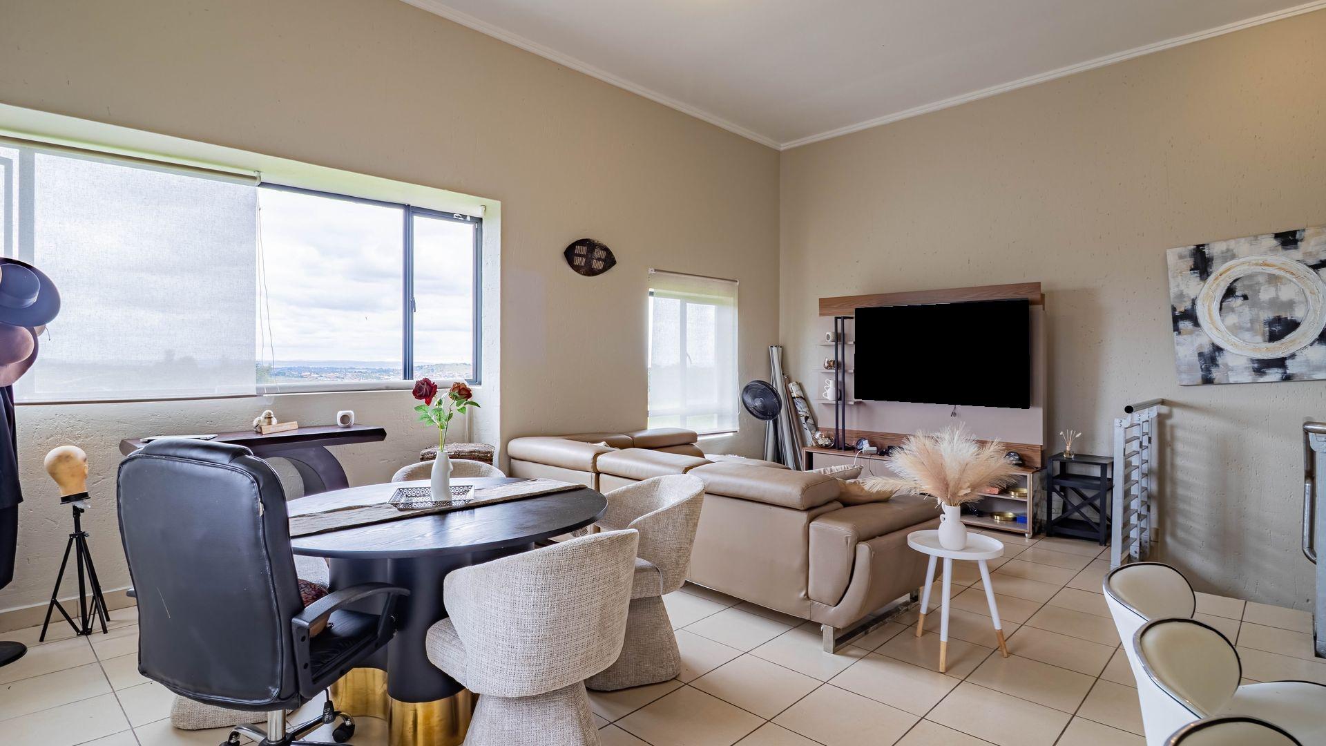 Dining Room of property in Jackal Creek Golf Estate