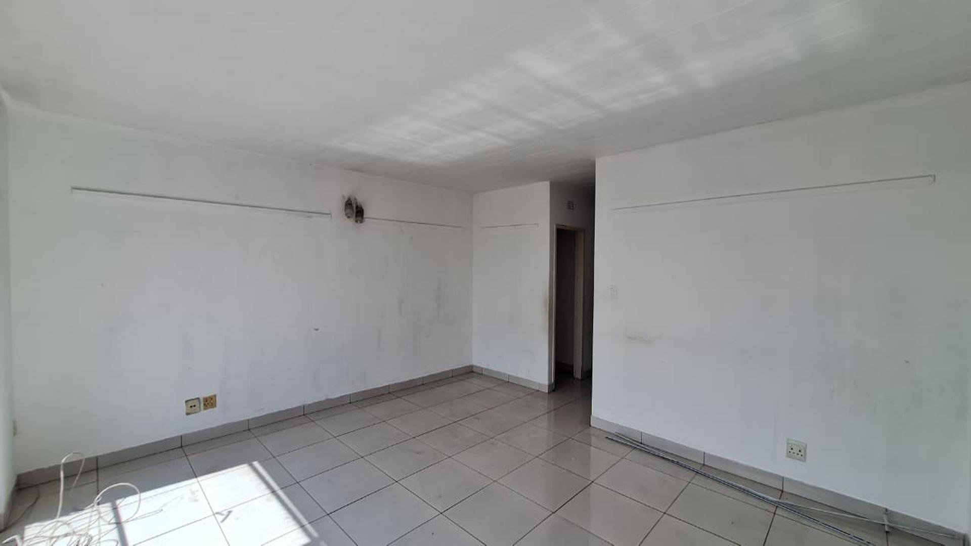 Lounges - 31 square meters of property in Germiston South