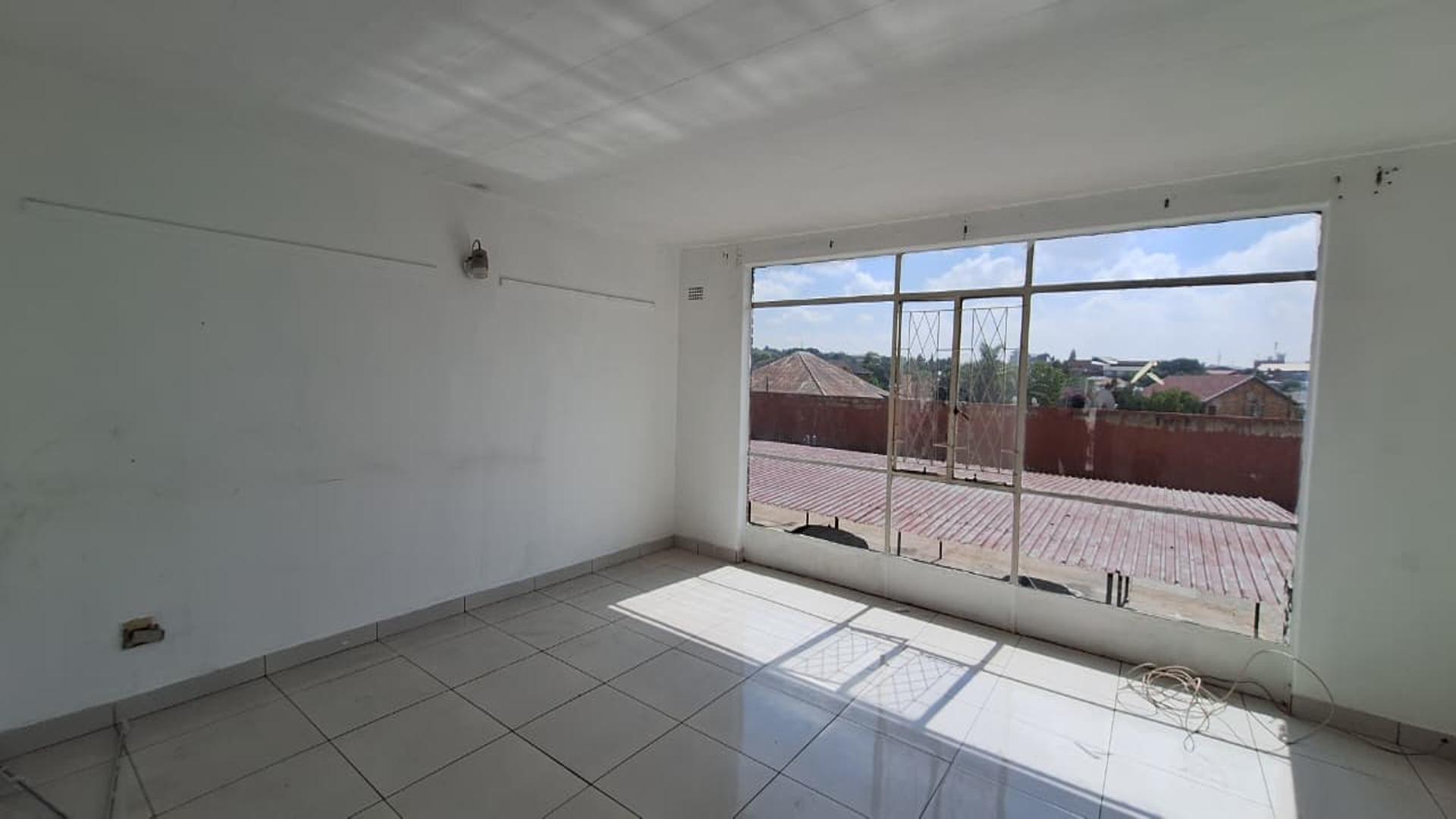 Lounges - 31 square meters of property in Germiston South