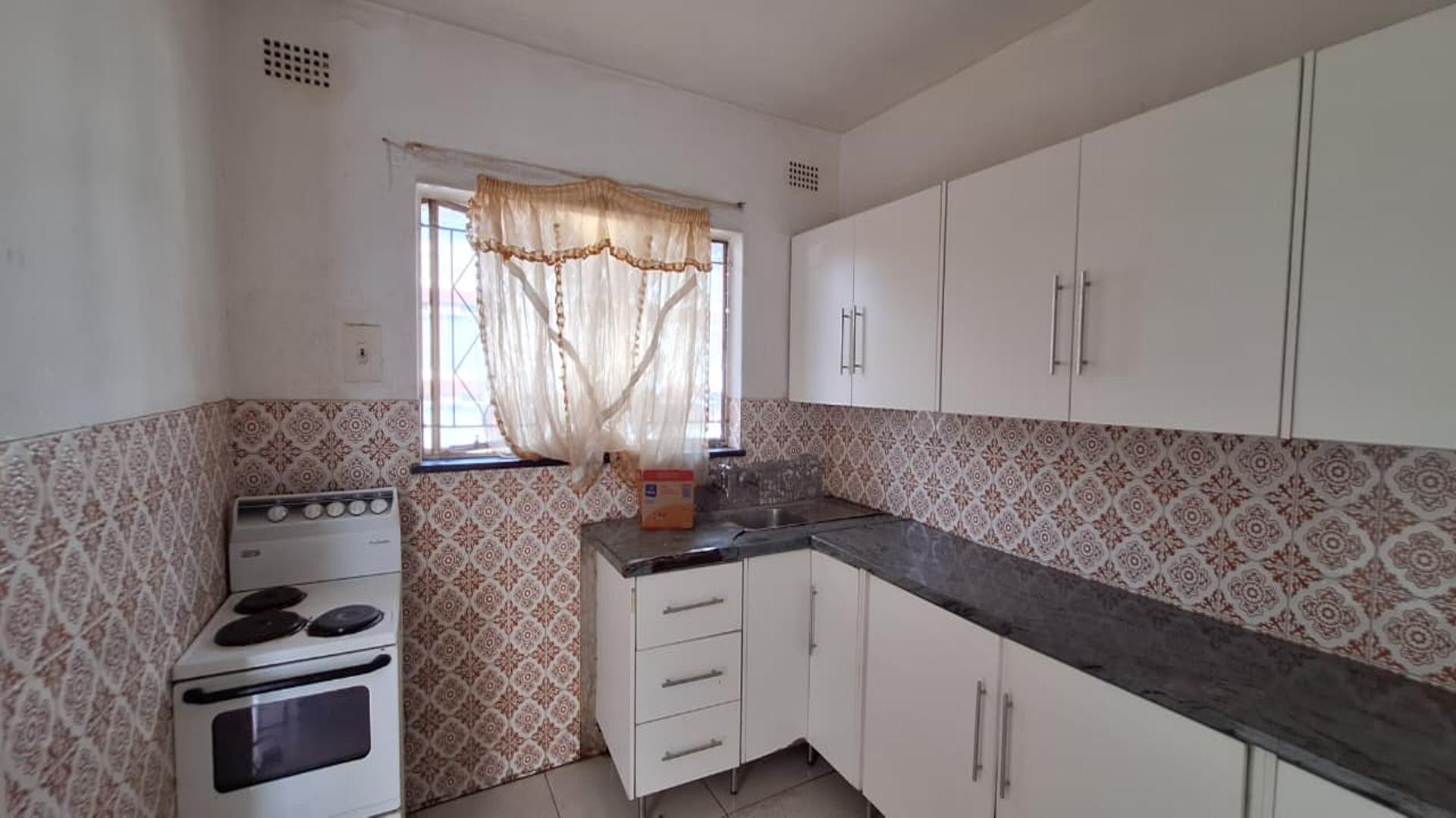 Kitchen - 11 square meters of property in Germiston South