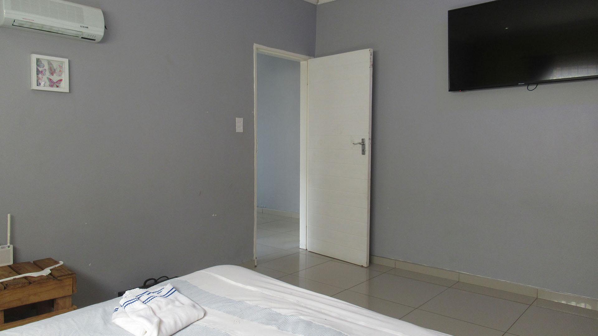 Bed Room 1 - 15 square meters of property in Mid-ennerdale