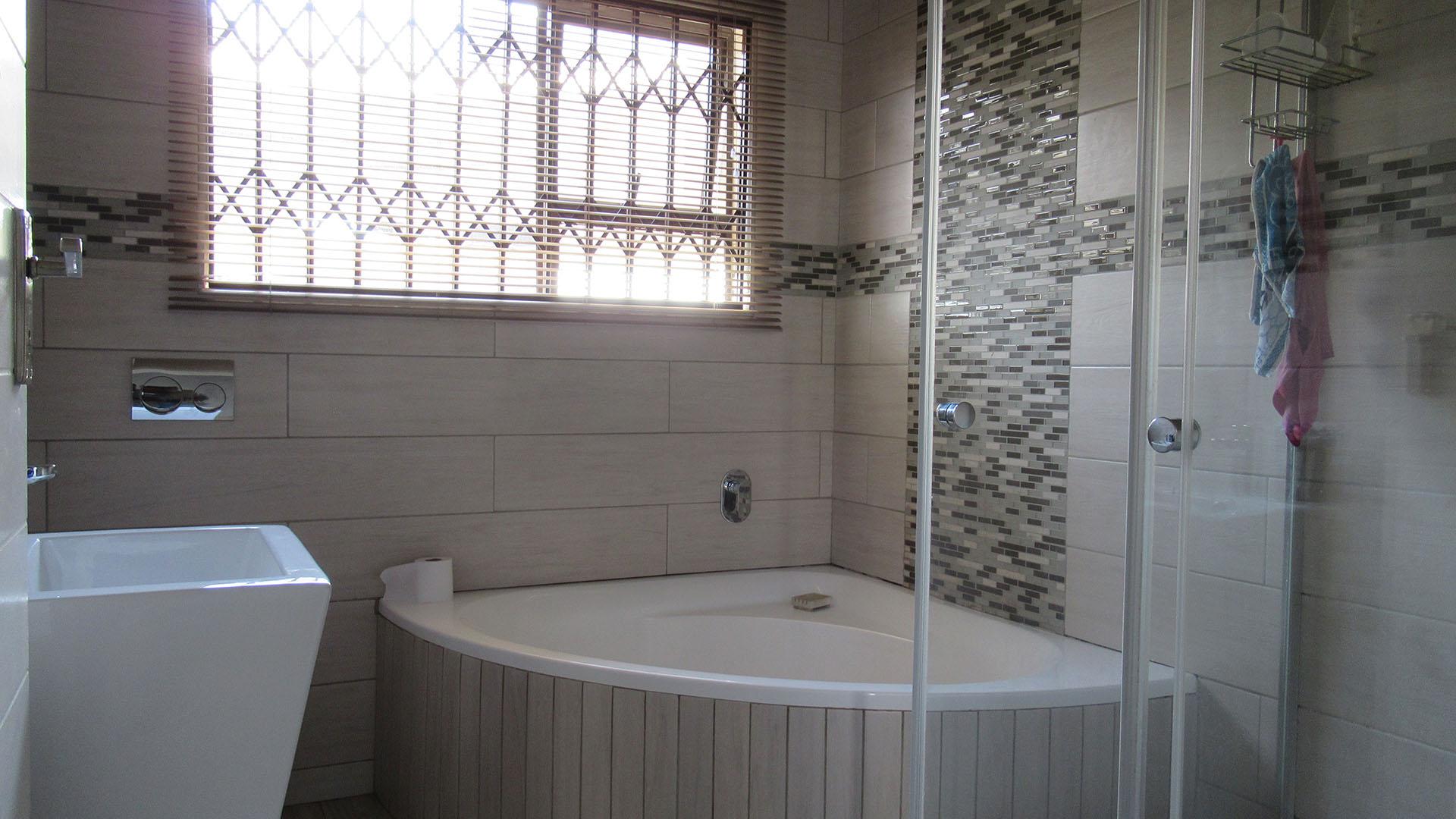 Bathroom 1 - 6 square meters of property in Mid-ennerdale