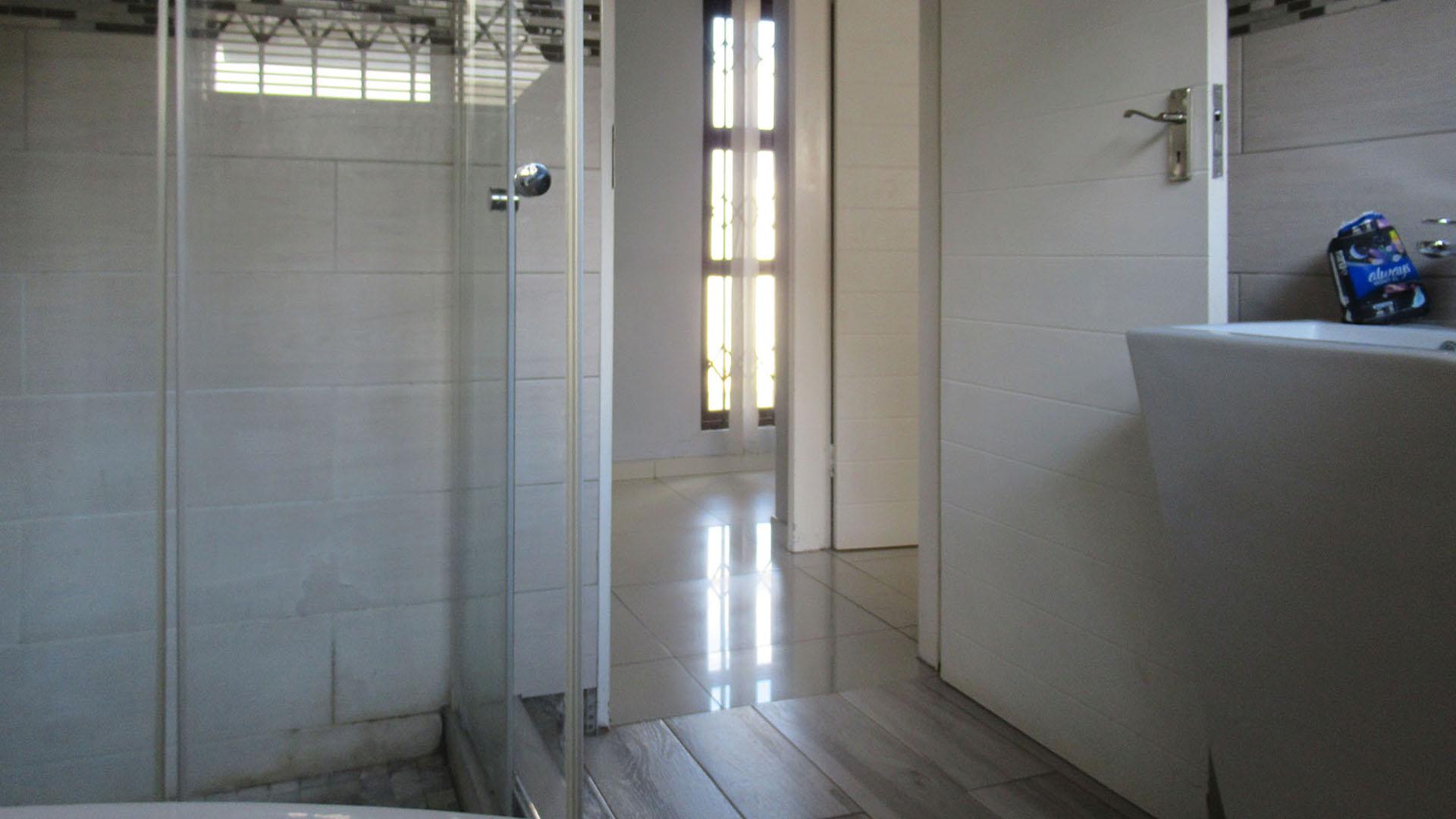 Bathroom 1 - 6 square meters of property in Mid-ennerdale
