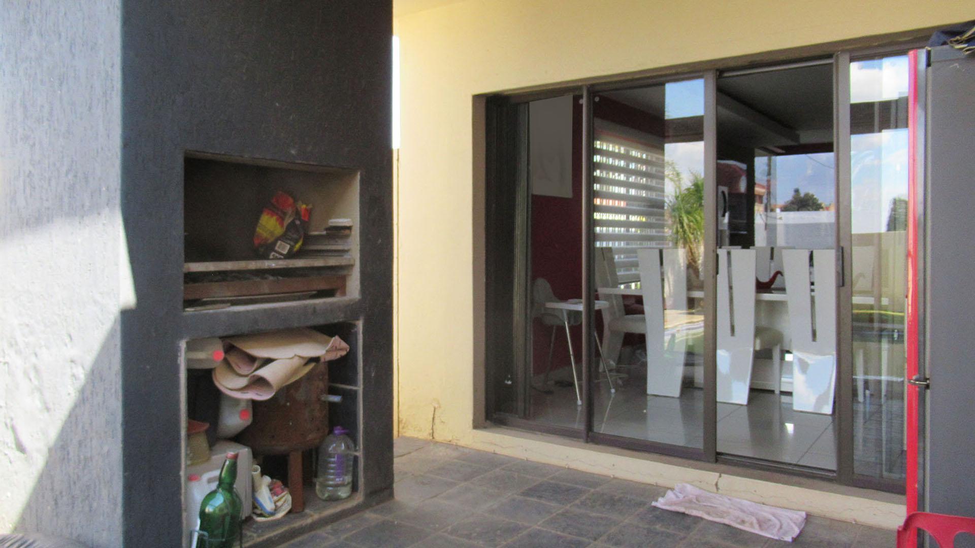 Patio - 16 square meters of property in Mid-ennerdale