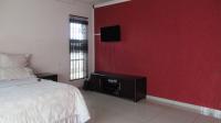 Main Bedroom - 30 square meters of property in Mid-ennerdale