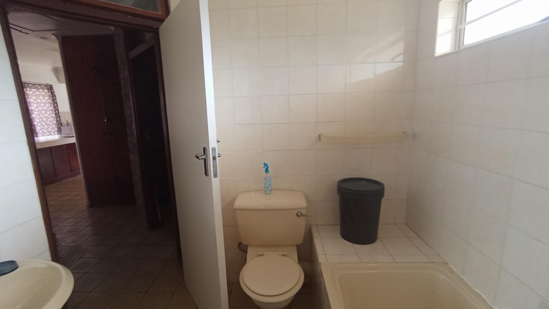 Bathroom 1 - 24 square meters of property in Port Edward