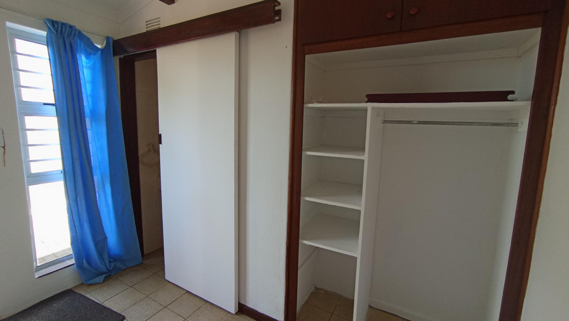 Bed Room 5+ of property in Port Edward
