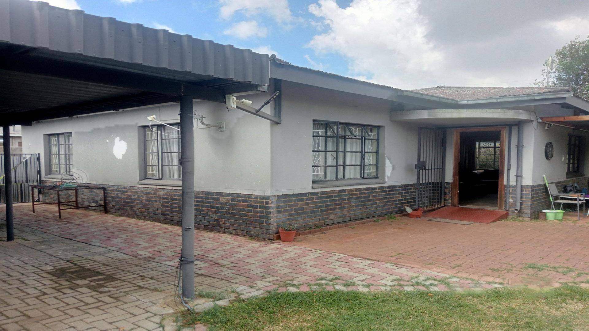 Front View of property in Odendaalsrus