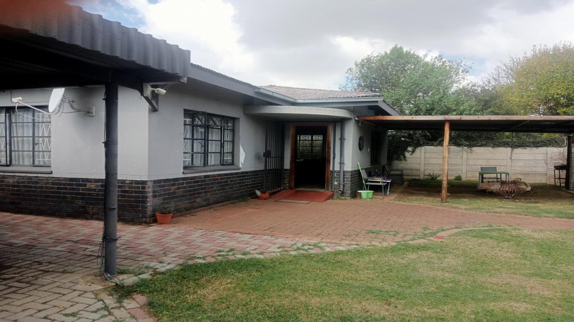 Front View of property in Odendaalsrus