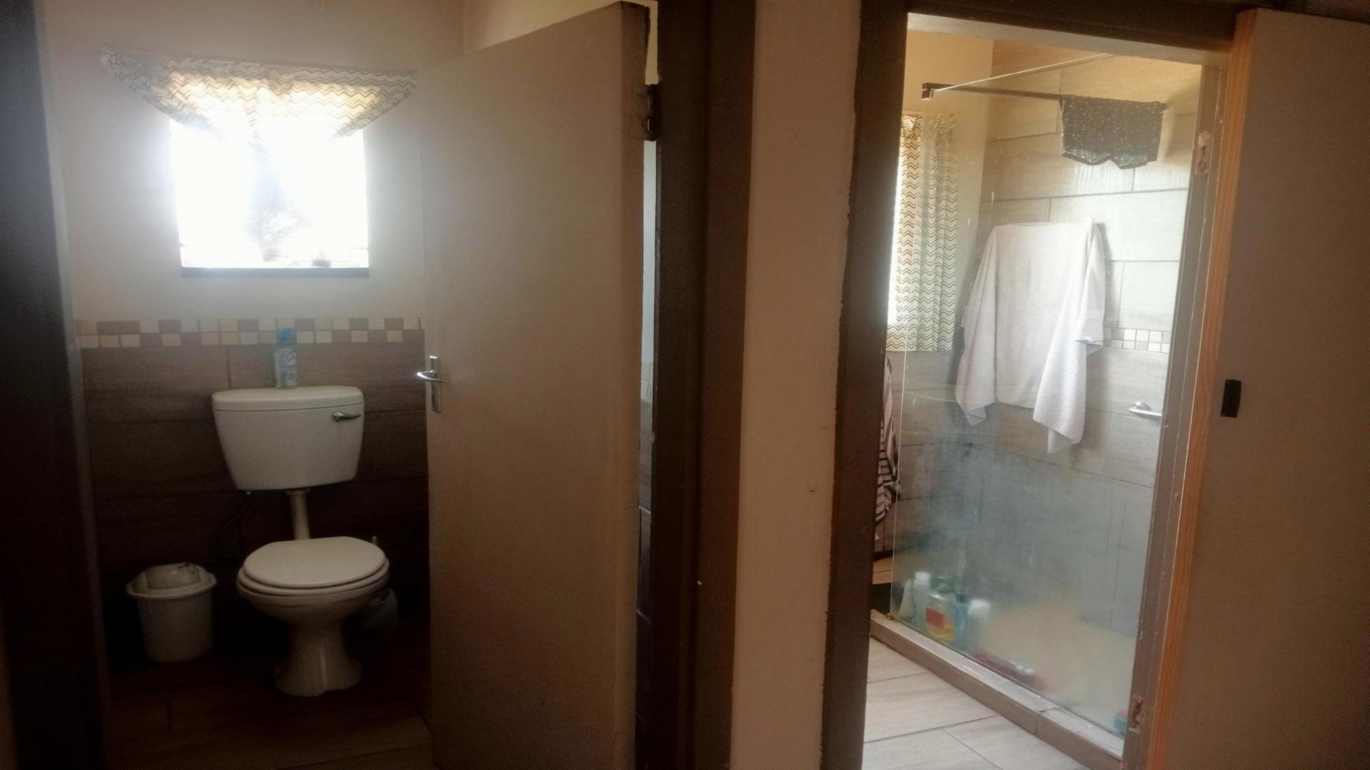 Bathroom 1 of property in Odendaalsrus