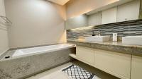 Main Bathroom - 15 square meters of property in Sandown
