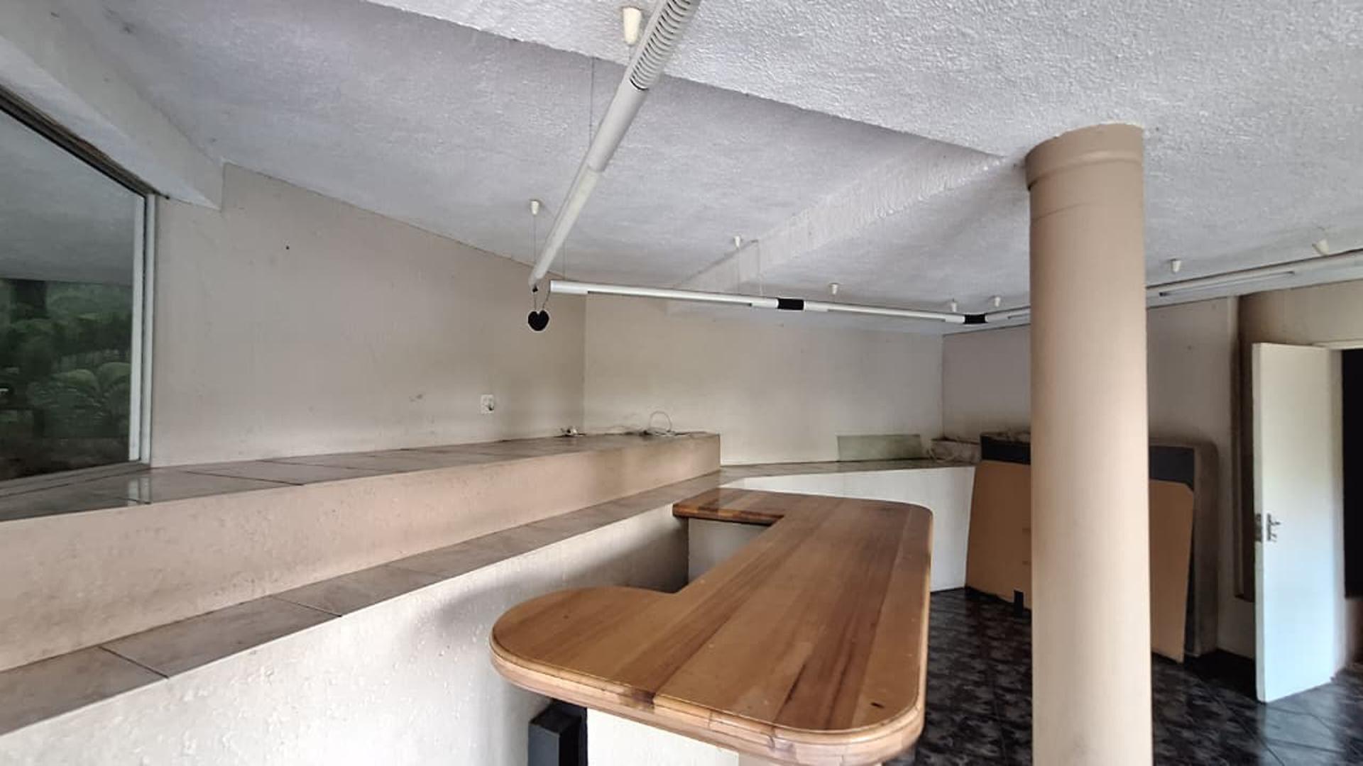 Entertainment - 121 square meters of property in Northcliff