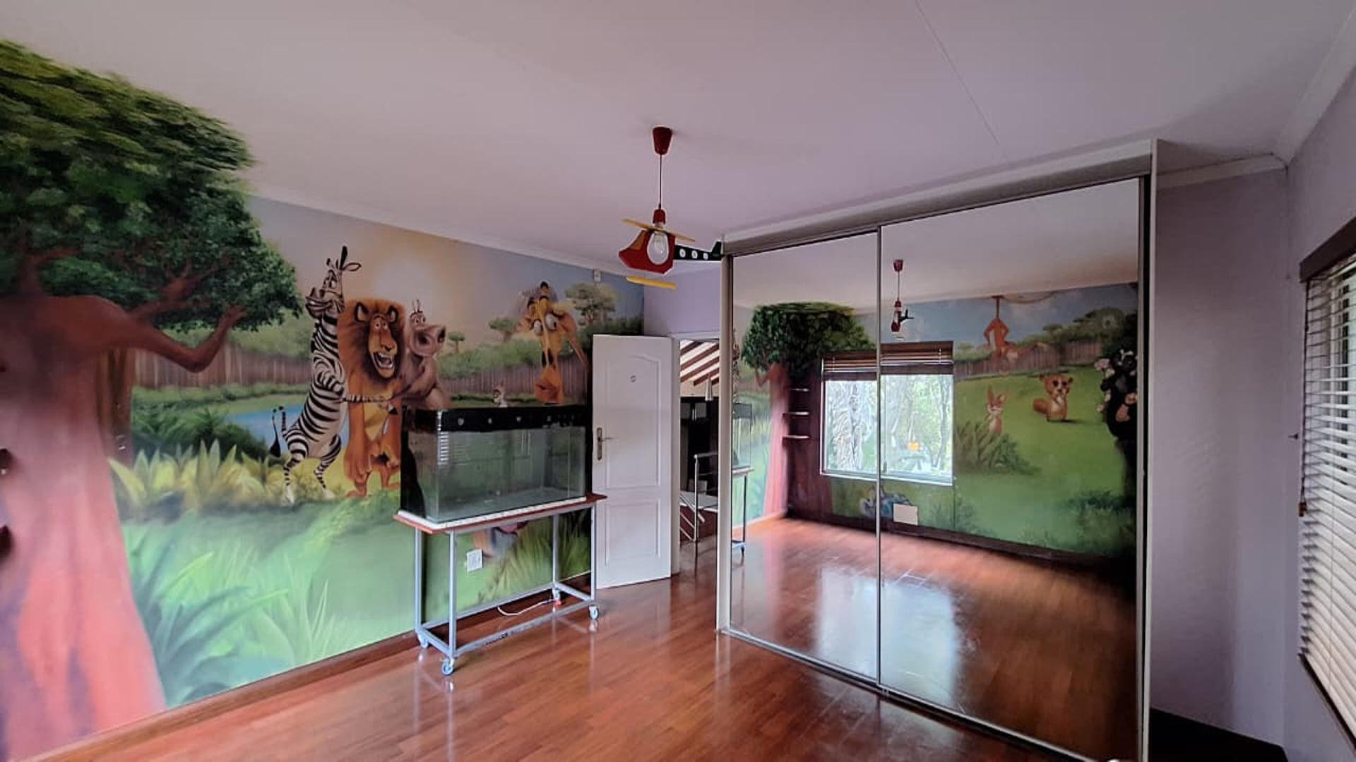 Bed Room 1 - 26 square meters of property in Northcliff