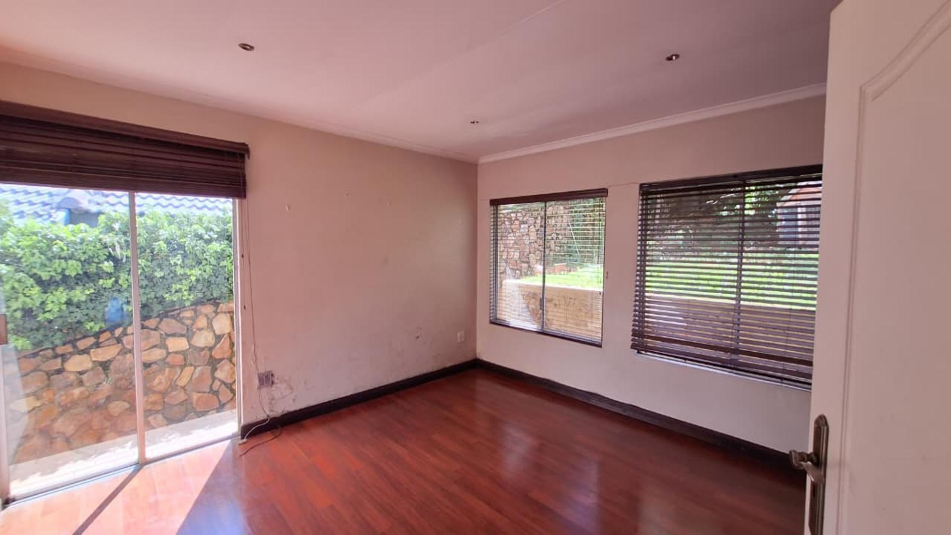 Main Bedroom - 26 square meters of property in Northcliff