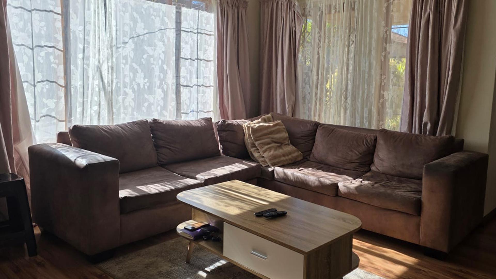 Lounges of property in Delmas
