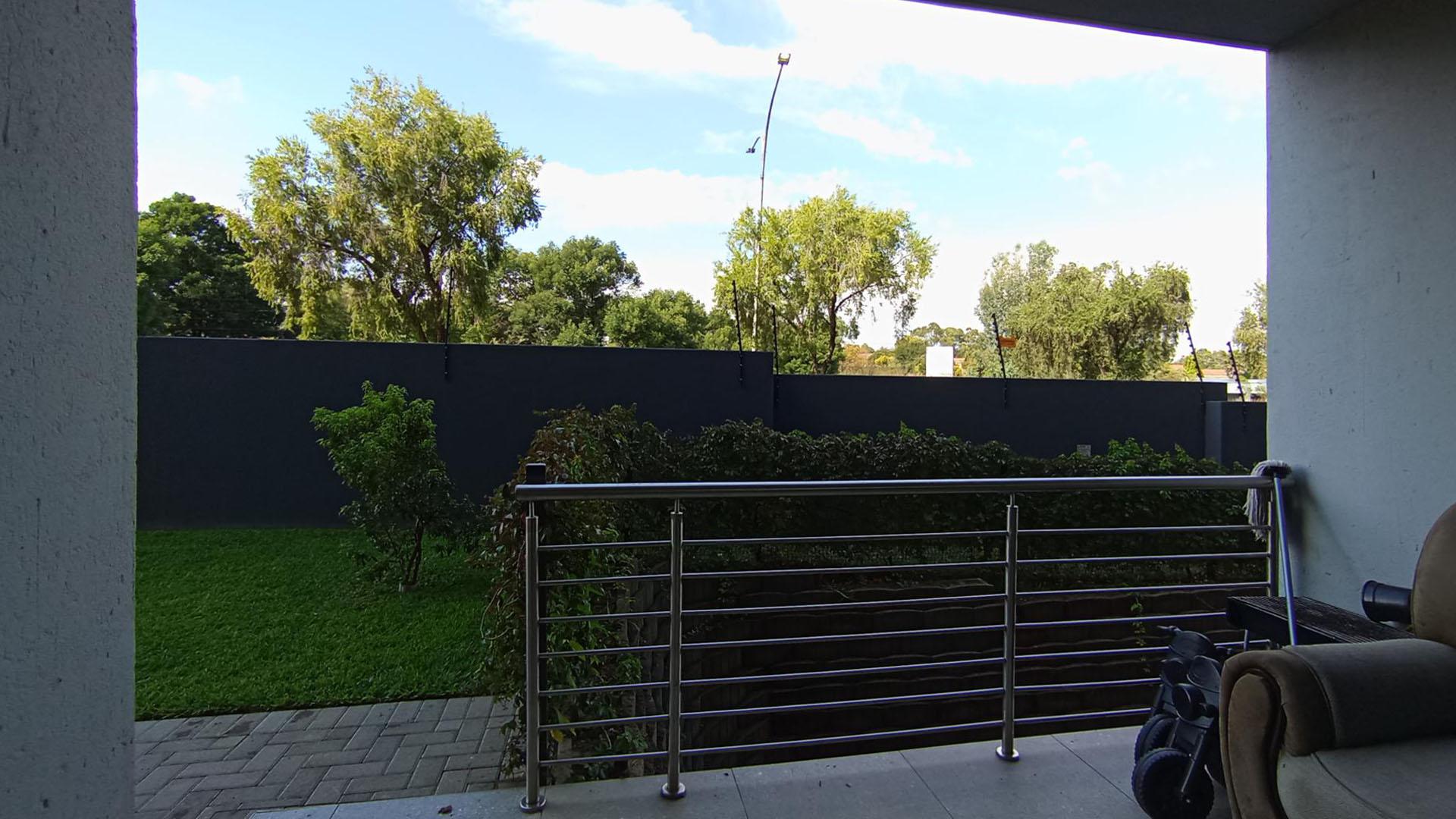 Patio - 8 square meters of property in Die Hoewes