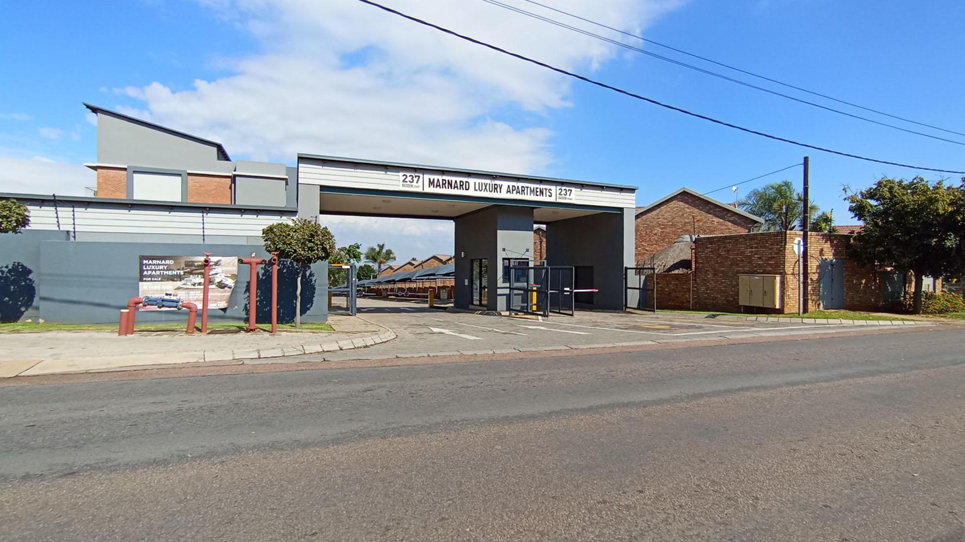 Front View of property in Die Hoewes