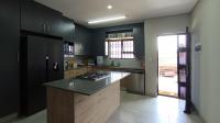Kitchen - 17 square meters of property in Die Hoewes