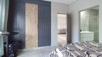 Main Bedroom - 14 square meters of property in Die Hoewes