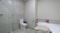 Main Bathroom - 9 square meters of property in Die Hoewes