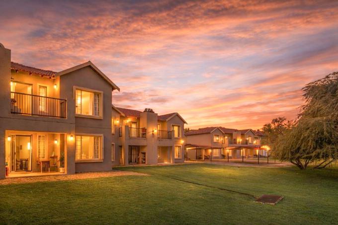 2 Bedroom Apartment for Sale For Sale in Wilgeheuwel  - MR710175